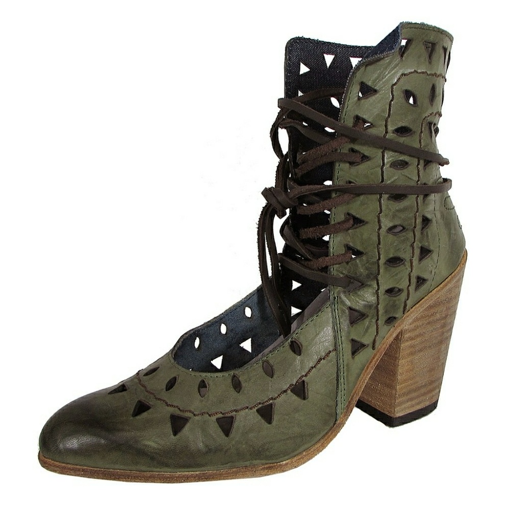 Freebie by Steve Madden Shoes